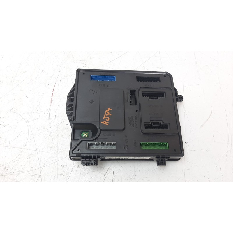 Recambio de caja reles / fusibles para renault megane iii berlina 5 p 1.5 dci diesel fap referencia OEM IAM 284B12041R S18009820