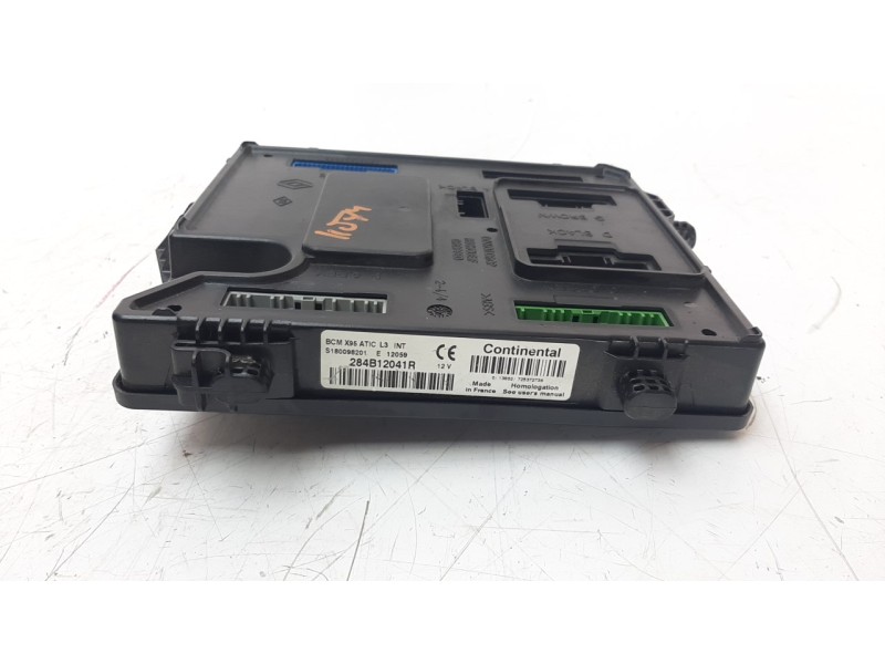 Recambio de caja reles / fusibles para renault megane iii berlina 5 p 1.5 dci diesel fap referencia OEM IAM 284B12041R S18009820