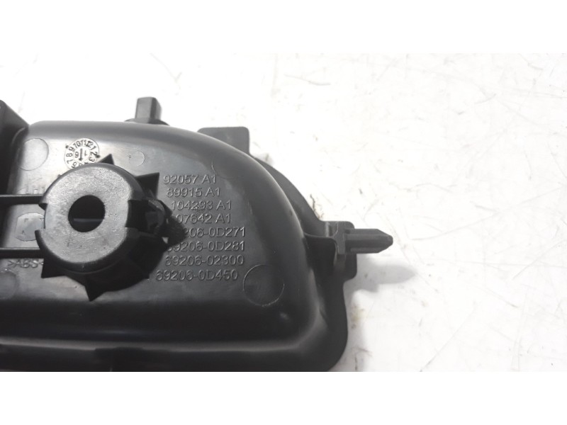 Recambio de maneta interior delantera izquierda para toyota yaris referencia OEM IAM 92057A1  
