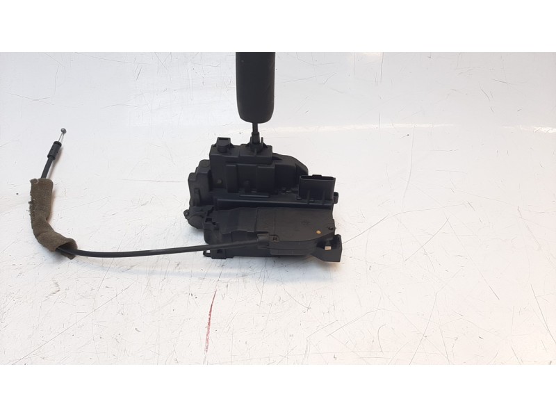 Recambio de cerradura puerta trasera derecha para renault megane iii berlina 5 p 1.5 dci diesel fap referencia OEM IAM 825020025