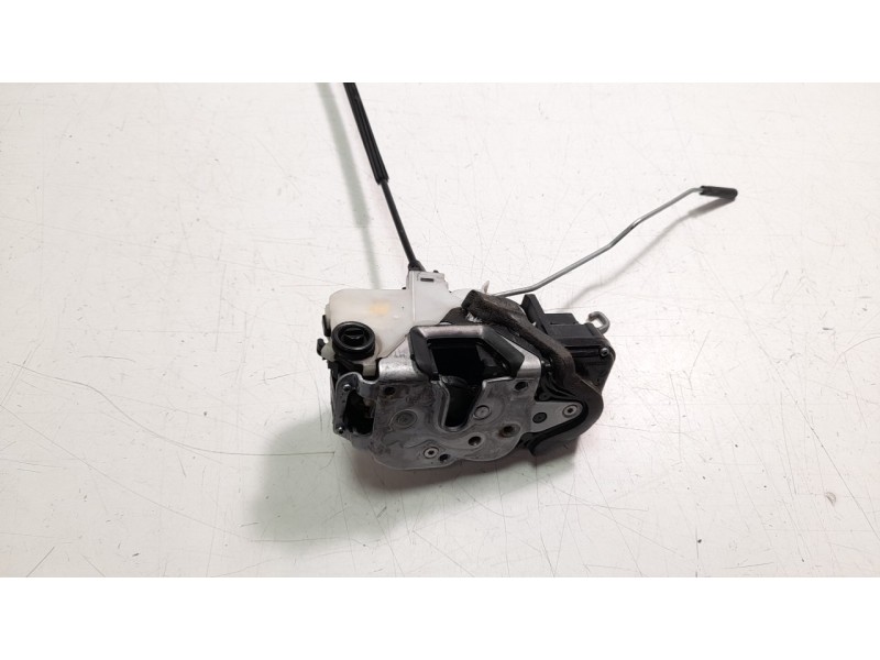Recambio de cerradura puerta trasera derecha para opel astra j lim. 1.6 cdti dpf referencia OEM IAM 13579566  
