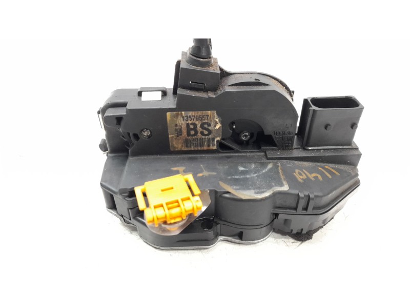 Recambio de cerradura puerta trasera izquierda para opel astra j lim. 1.6 cdti dpf referencia OEM IAM 13579557  