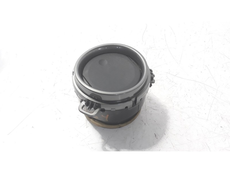 Recambio de rejilla aireadora para toyota yaris referencia OEM IAM 556800D020C8  
