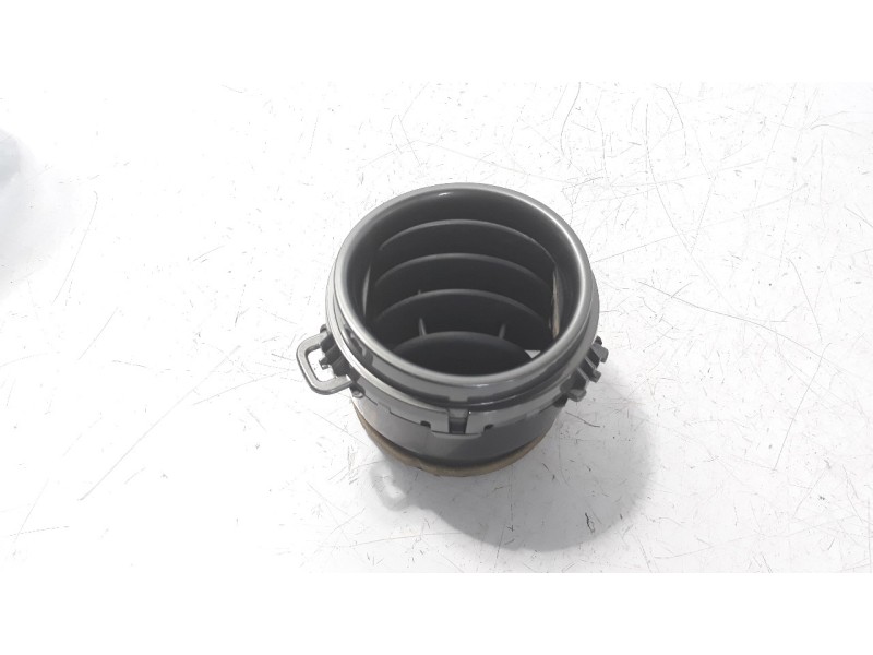 Recambio de rejilla aireadora para toyota yaris referencia OEM IAM 556800D020C8  