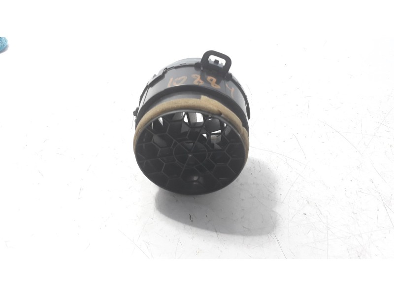 Recambio de rejilla aireadora para toyota yaris referencia OEM IAM 556800D020C8  