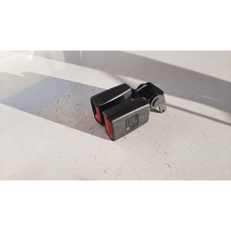 Recambio de cinturon seguridad trasero central para opel astra j lim. 1.6 cdti dpf referencia OEM IAM 609957700  