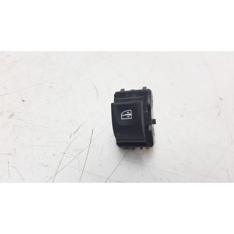 Recambio de mando elevalunas delantero derecho para renault megane iii berlina 5 p 1.5 dci diesel fap referencia OEM IAM 8096000