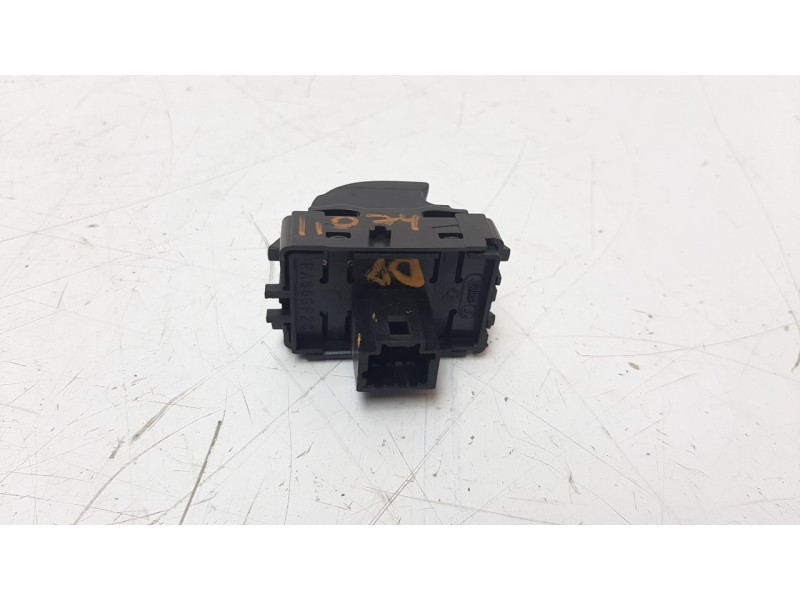 Recambio de mando elevalunas delantero derecho para renault megane iii berlina 5 p 1.5 dci diesel fap referencia OEM IAM 8096000