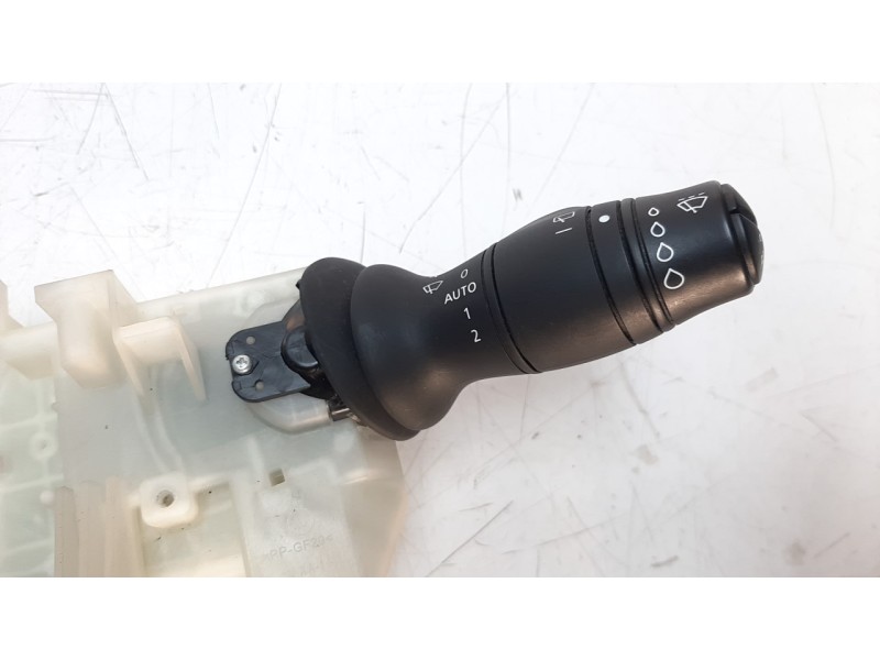 Recambio de mando multifuncion para renault megane iii berlina 5 p 1.5 dci diesel fap referencia OEM IAM 255670019R  