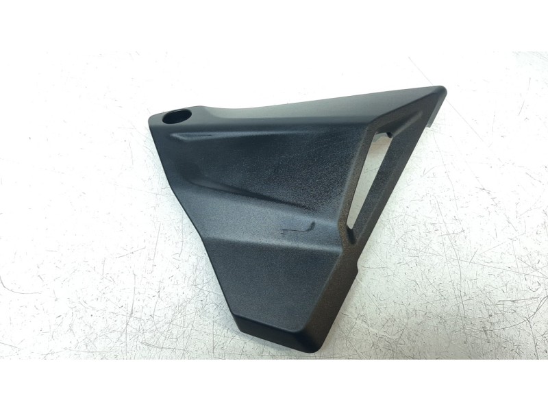 Recambio de moldura para bmw r 1200 r r 1200 r referencia OEM IAM 46638523156  