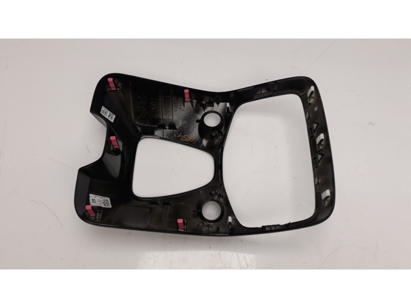 Recambio de moldura para peugeot 108 top 1.0 vti referencia OEM IAM 554050H04  