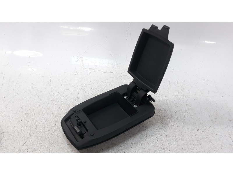 Recambio de apoyabrazos central para toyota auris 1.4 turbodiesel cat referencia OEM IAM 5890502880C2  