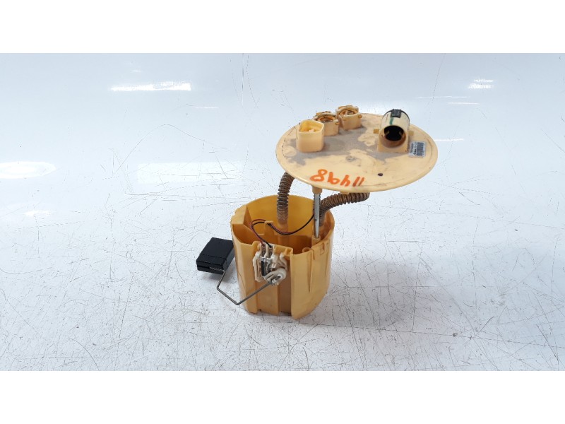 Recambio de bomba combustible para toyota auris 1.4 turbodiesel cat referencia OEM IAM 7701002061  