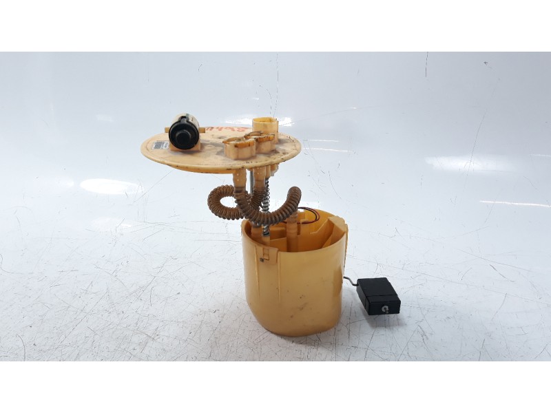 Recambio de bomba combustible para toyota auris 1.4 turbodiesel cat referencia OEM IAM 7701002061  