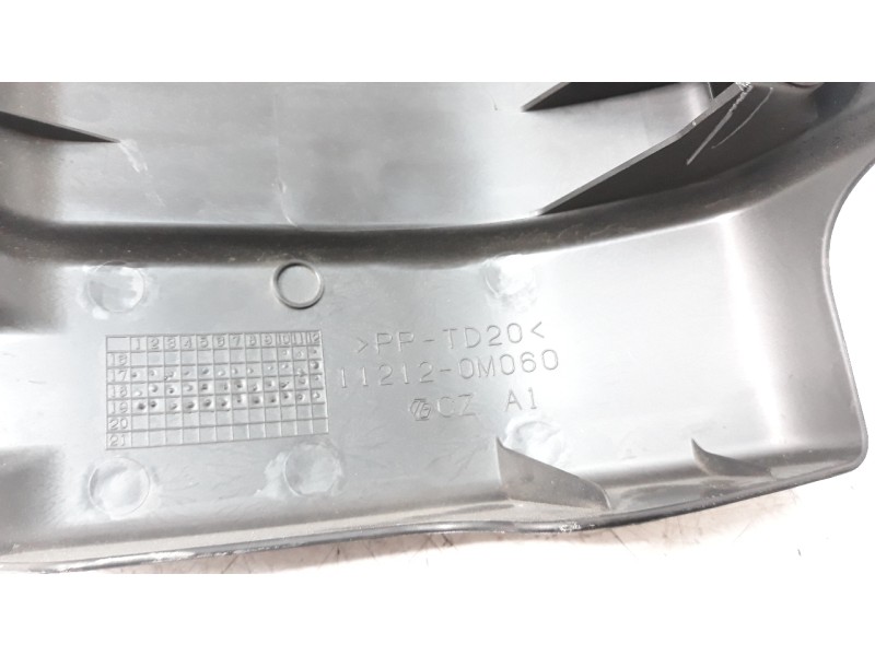 Recambio de tapa motor para toyota yaris referencia OEM IAM 112120M060  