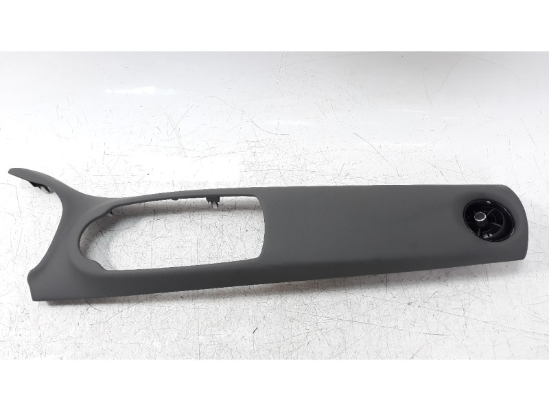 Recambio de moldura para toyota yaris referencia OEM IAM 554700D090  