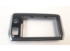 Recambio de moldura para peugeot 208 1.6 16v hdi fap referencia OEM IAM 9673861377  