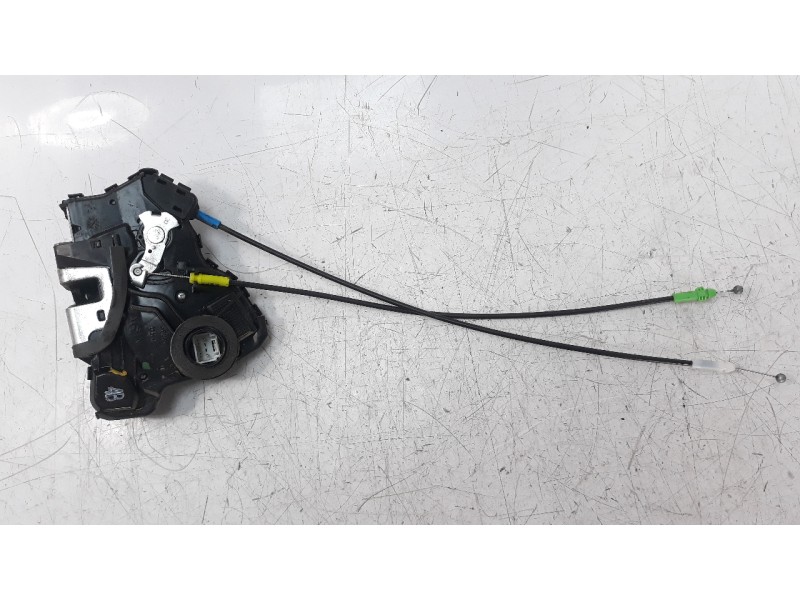 Recambio de cerradura puerta delantera derecha para toyota auris 1.4 turbodiesel cat referencia OEM IAM 6903005131  