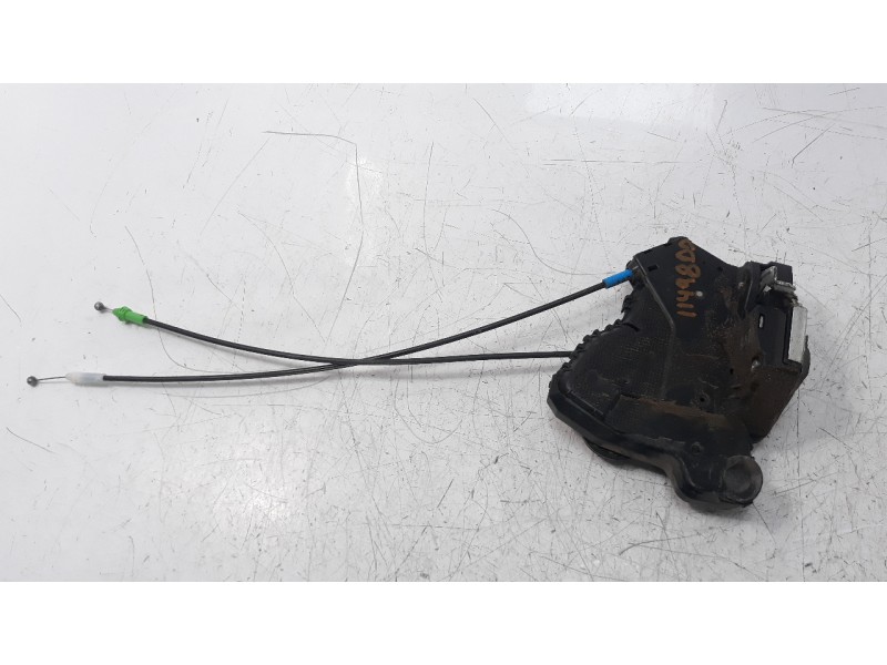 Recambio de cerradura puerta delantera derecha para toyota auris 1.4 turbodiesel cat referencia OEM IAM 6903005131  