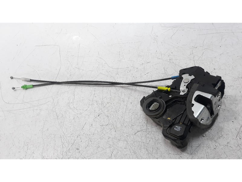 Recambio de cerradura puerta delantera izquierda para toyota auris 1.4 turbodiesel cat referencia OEM IAM 6904002211  