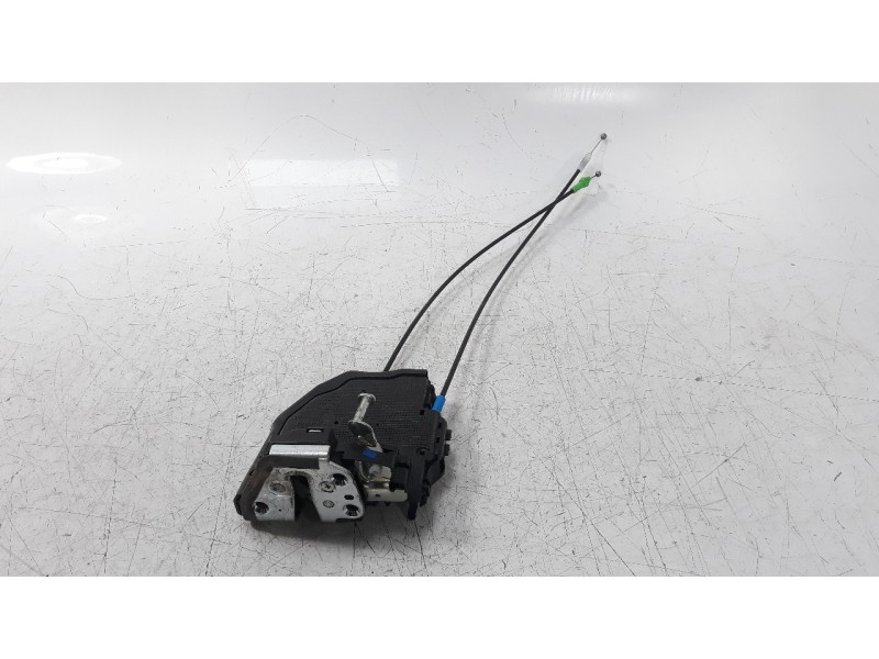 Recambio de cerradura puerta trasera derecha para toyota auris 1.4 turbodiesel cat referencia OEM IAM 6905005051  