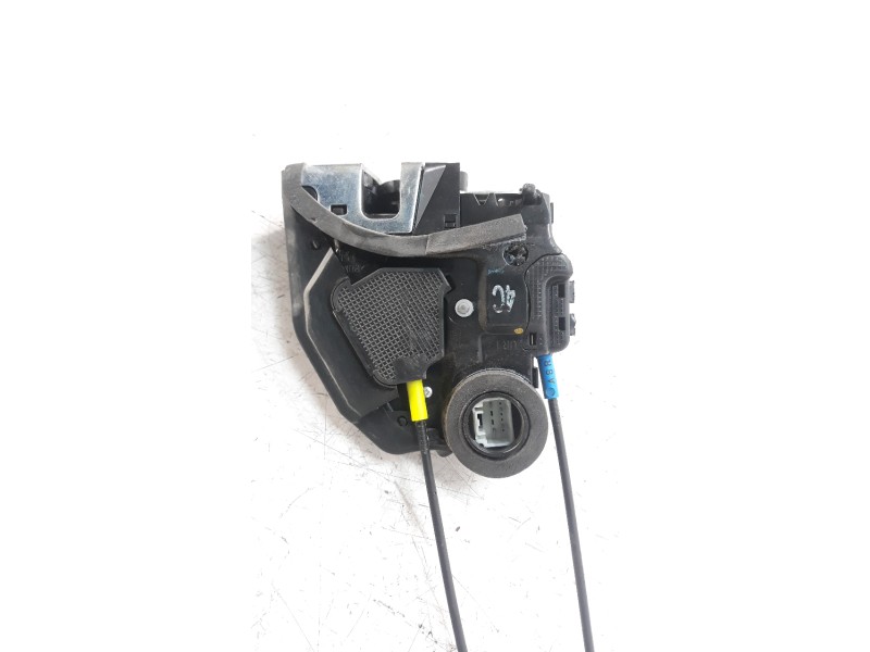 Recambio de cerradura puerta trasera derecha para toyota auris 1.4 turbodiesel cat referencia OEM IAM 6905005051  