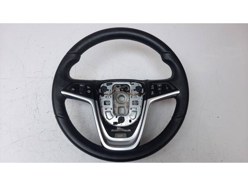 Recambio de volante para opel astra j lim. 1.6 cdti dpf referencia OEM IAM 13351021  