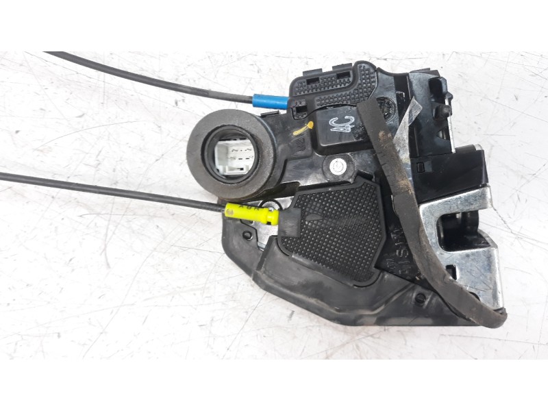 Recambio de cerradura puerta trasera izquierda para toyota auris 1.4 turbodiesel cat referencia OEM IAM 6906005051  