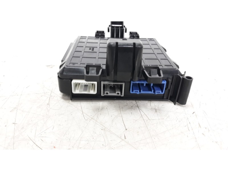 Recambio de modulo electronico para mazda 3 berlina (bp) referencia OEM IAM D41S675Z0  