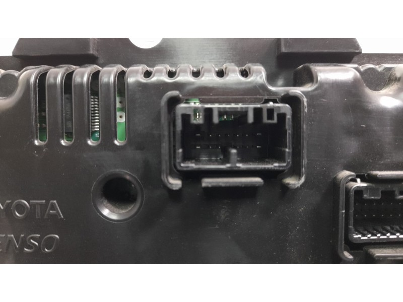 Recambio de cuadro instrumentos para toyota auris 1.4 turbodiesel cat referencia OEM IAM 838000ZM70  