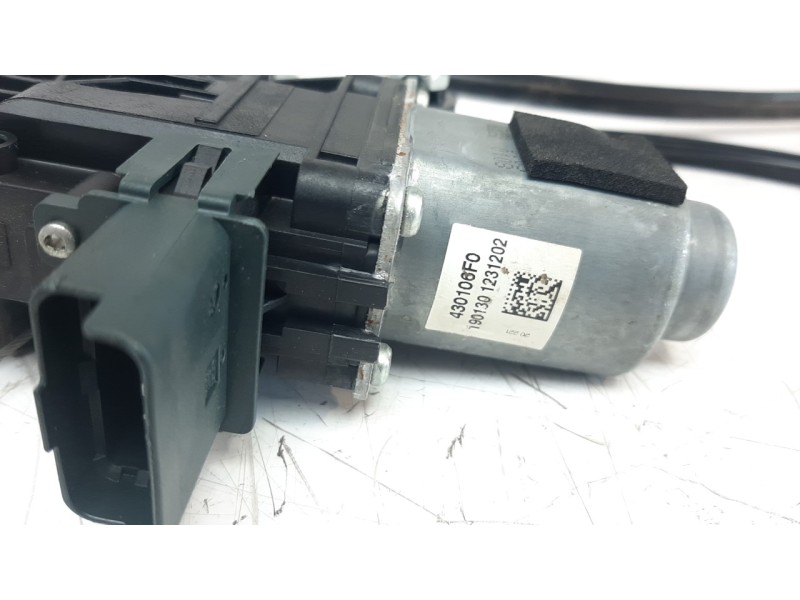 Recambio de elevalunas delantero derecho para renault megane iv grandtour referencia OEM IAM 807206746R  