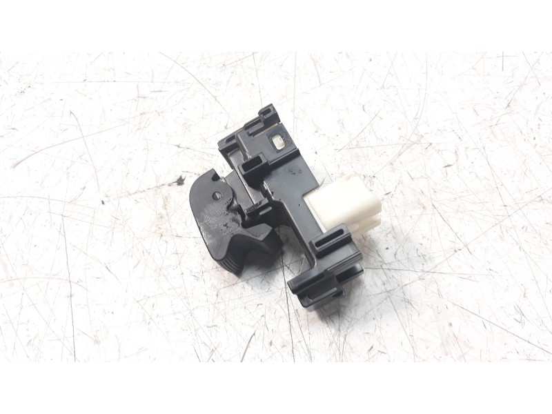 Recambio de mando elevalunas delantero derecho para toyota auris 1.4 turbodiesel cat referencia OEM IAM 848100D030 8292P51 