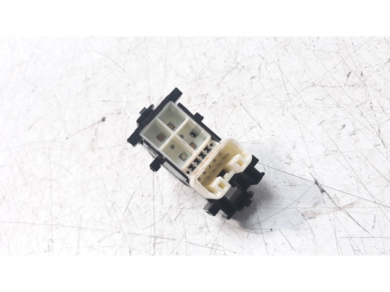 Recambio de mando elevalunas delantero derecho para toyota auris 1.4 turbodiesel cat referencia OEM IAM 848100D030 8292P51 