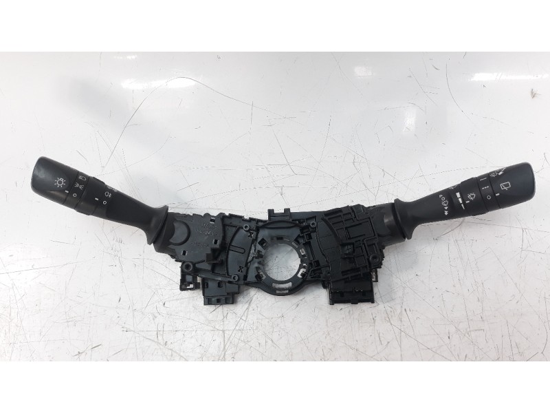 Recambio de mando multifuncion para toyota auris 1.4 turbodiesel cat referencia OEM IAM 8414002830  