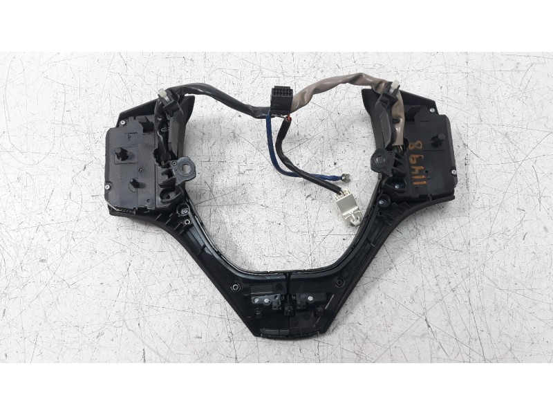 Recambio de mando volante para toyota auris 1.4 turbodiesel cat referencia OEM IAM 8424712041  