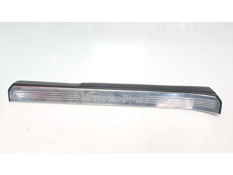 Recambio de moldura para mercedes-benz clase s (w221) berlina 4.0 cdi referencia OEM IAM A2216800135  