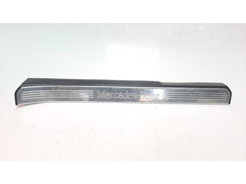 Recambio de moldura para mercedes-benz clase s (w221) berlina 4.0 cdi referencia OEM IAM A2216800235  