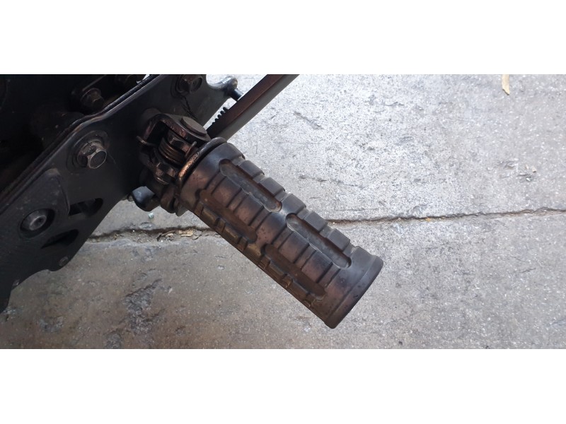 Recambio de estribo para kawasaki vulcan s vulcan s referencia OEM IAM 340030156  