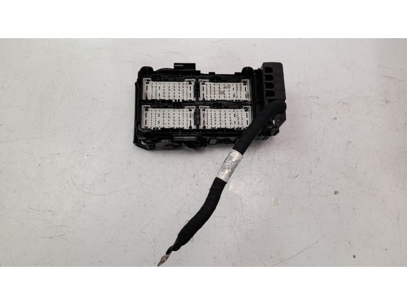Recambio de caja reles / fusibles para opel insignia grand sport 1.6 cdti dpf referencia OEM IAM 39116626  