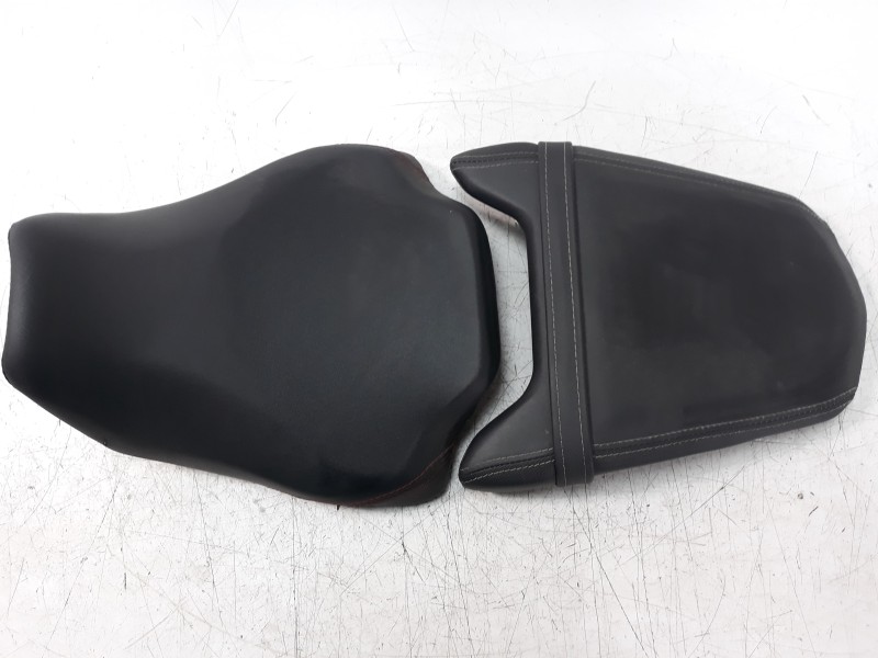 Recambio de asiento para honda cbr 650r referencia OEM IAM 77100MKND51ZB  