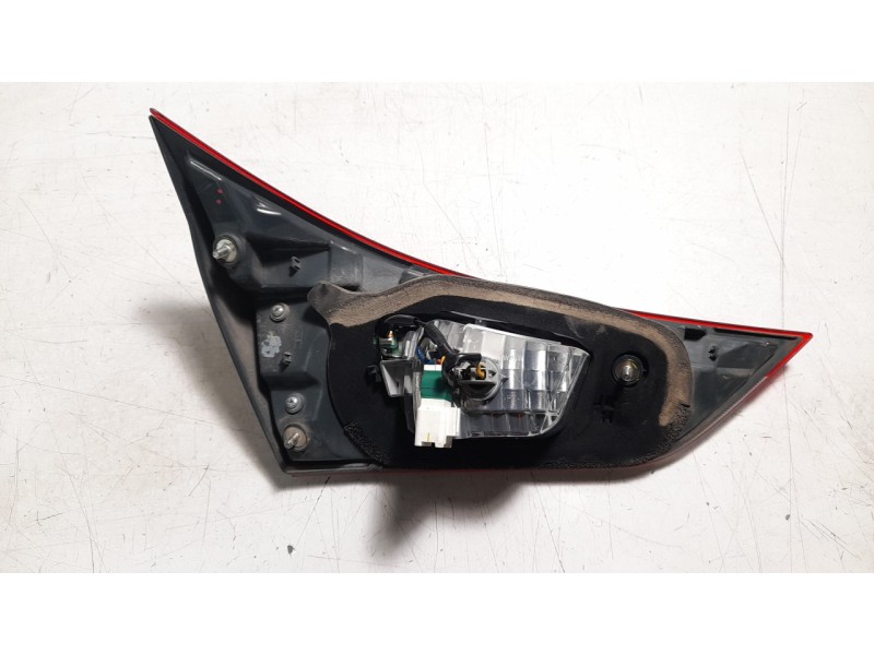 Recambio de piloto trasero derecho interior para toyota auris 1.4 turbodiesel cat referencia OEM IAM 8158102830  