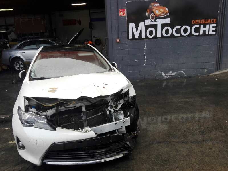 toyota auris del año 2013