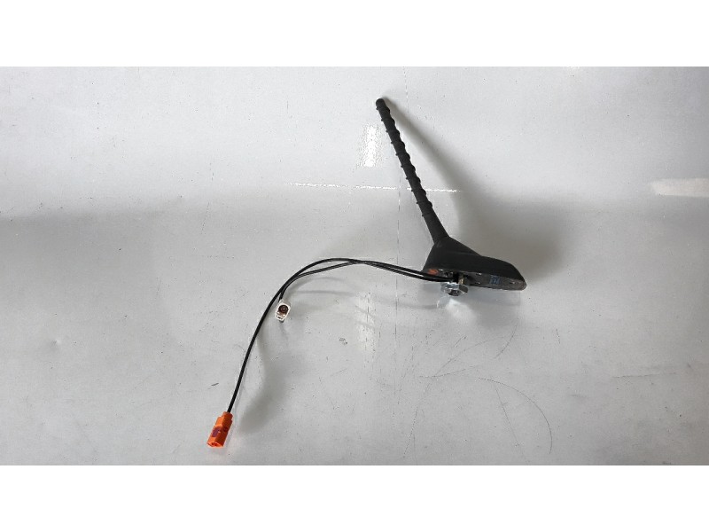 Recambio de antena para peugeot 308 referencia OEM IAM 9819668080  