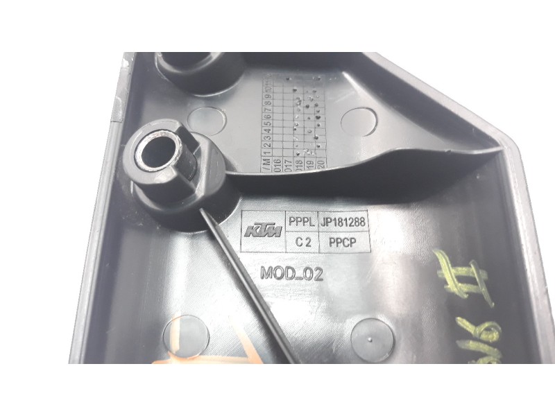 Recambio de moldura para ktm 390 duke referencia OEM IAM JP181288  