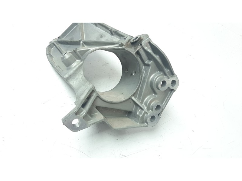 Recambio de soporte motor trasero para volvo v60 familiar 2.0 diesel cat referencia OEM IAM 31370633  