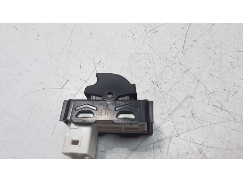 Recambio de mando elevalunas trasero izquierdo para peugeot 308 referencia OEM IAM 9826080380  