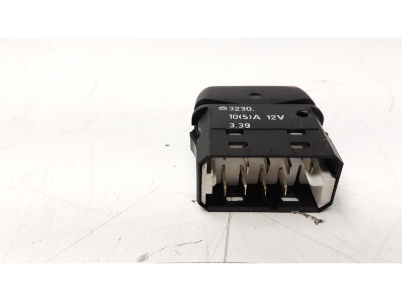 Recambio de mando elevalunas delantero derecho para aixam uv/51/af0a s9 referencia OEM IAM 3230105A  