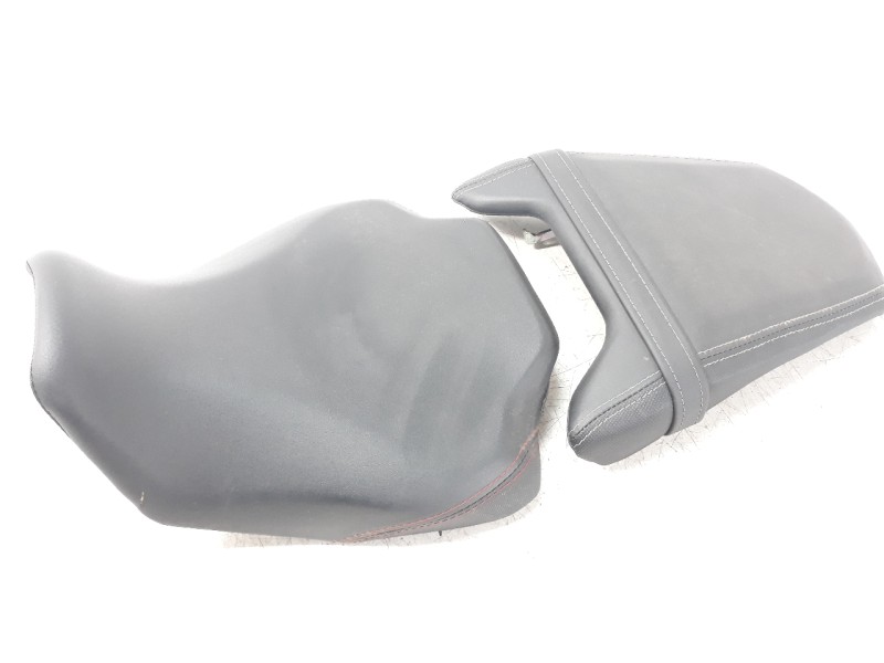Recambio de asiento para honda cbr 650r referencia OEM IAM 77100MKND51ZB  