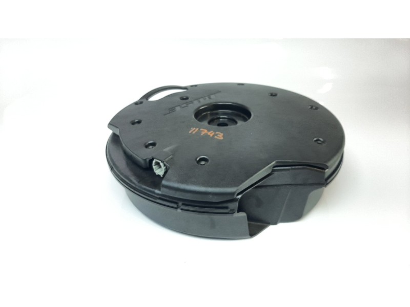 Recambio de subwoofer para nissan qashqai (j11) tekna referencia OEM IAM 281705AA0A  