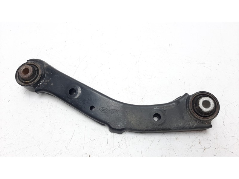 Recambio de brazo suspension superior trasero derecho para hyundai tucson 1.6 cat referencia OEM IAM 55100D3050  